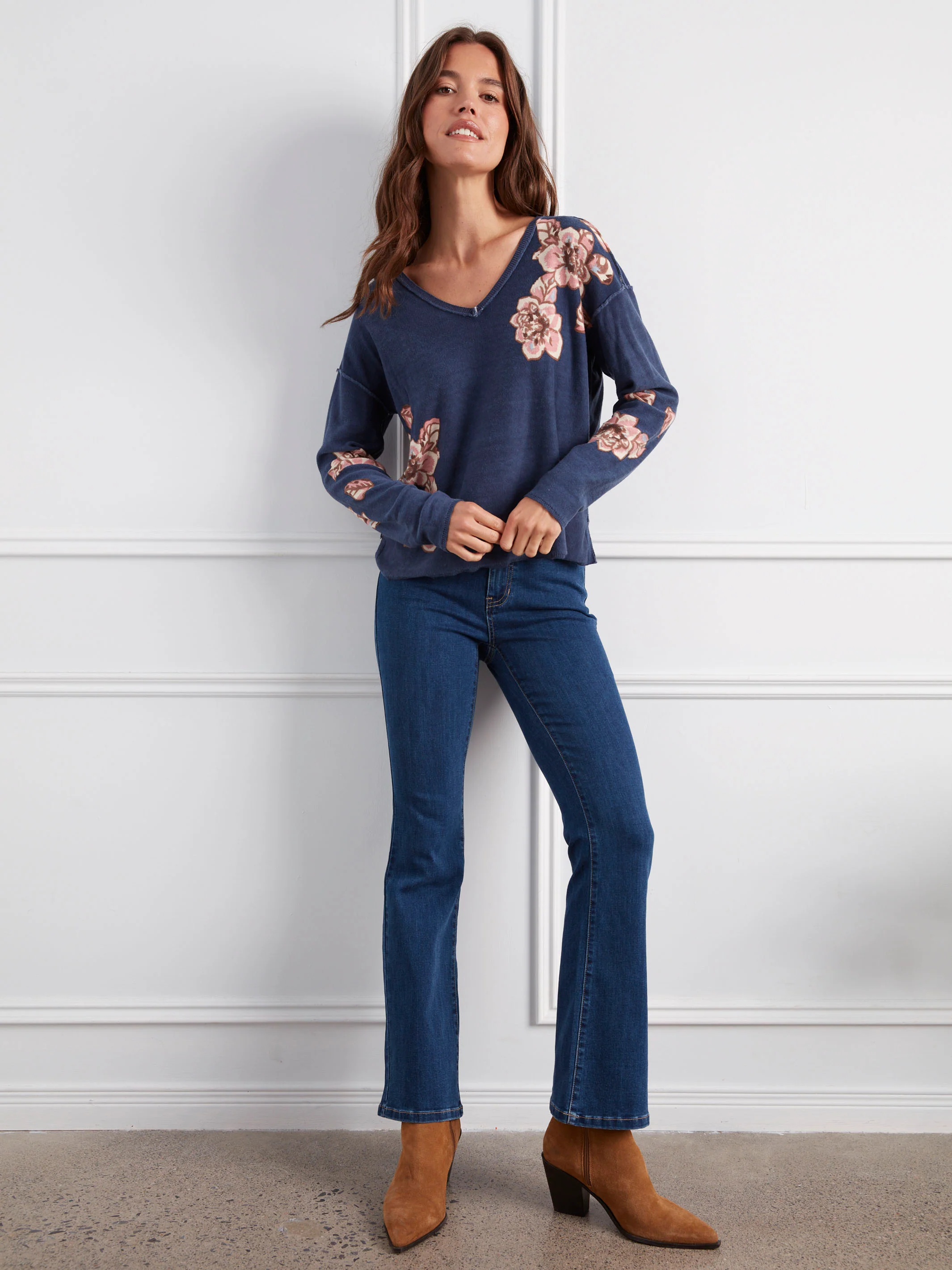 Reversible Floral V-Neck Sweater - Denim - Image 12